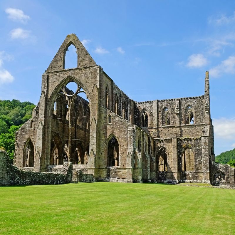 Cyncoed and Plas Gwyn Halls Students - Tintern & Chepstow Trip